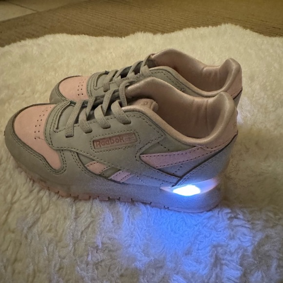 Reebok light up slip-on runners size T10 - Picture 2 of 5